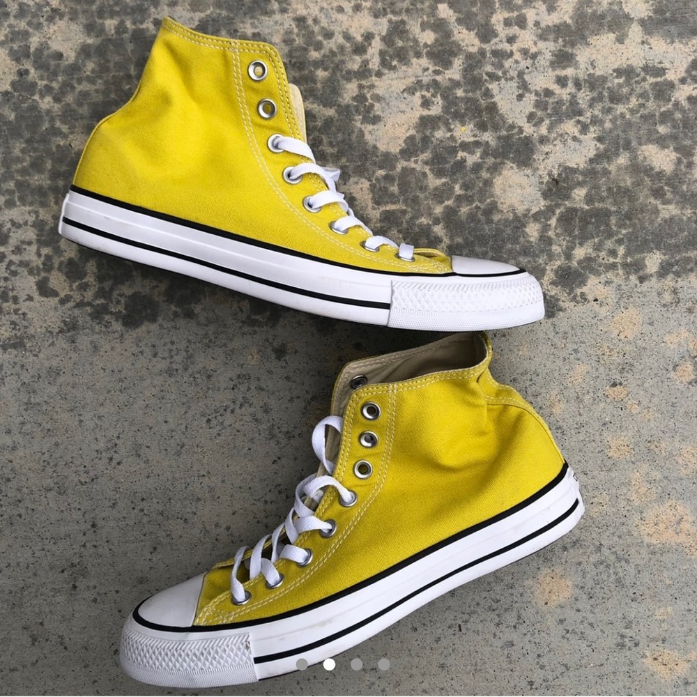 YELLOW CONVERSE BRAND NEW WITH BOX
